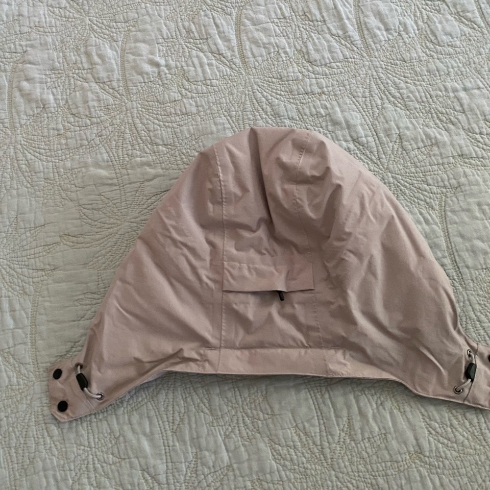 The North Face Women's White & Light Gray Ski Jacket with Removable Hood - Picture 12 of 16
